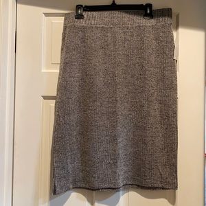 NWT MIDI Length Time and Tru Skirt, L